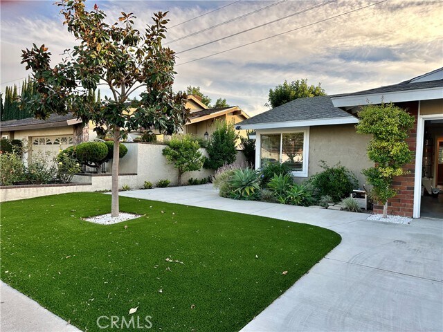 Foto principal - 3672 Claremont St