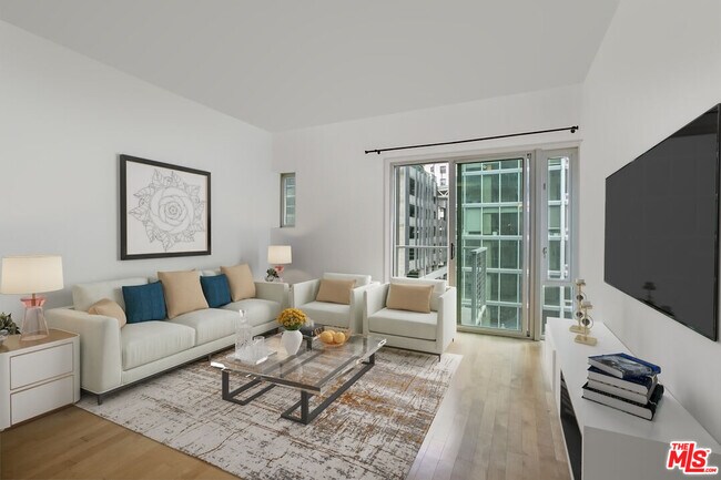 Foto del edificio - 645 W 9th St