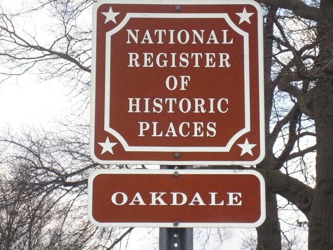 Foto del edificio - 826 Nuttman Ave