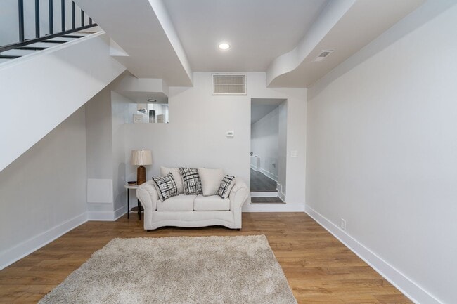 Building Photo - 918 Ramsay St