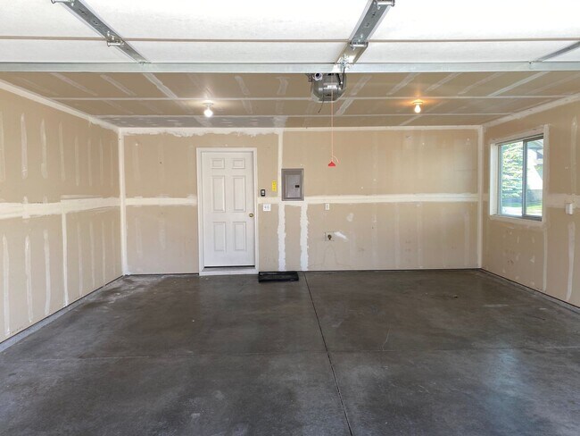 Foto del edificio - 3 Bedroom, End Unit, Condo in Bozeman