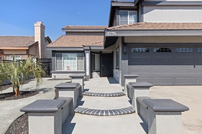 Building Photo - 43865 Carefree Ct
