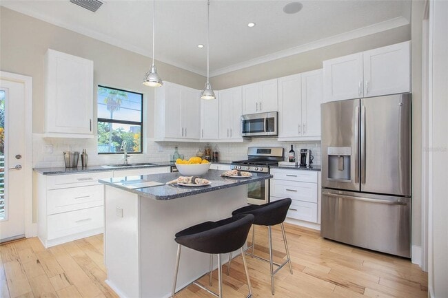Building Photo - Gramercy Court Townhome