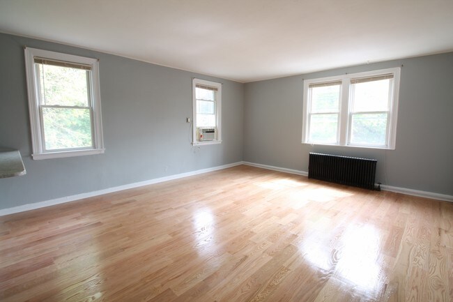 Building Photo - 529 Park Ave