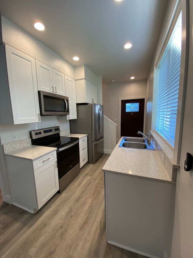 Building Photo - Brand New - 1 Bed 1 Bath ADU House close t...
