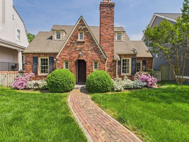 Foto del edificio - 307 Lexington Rd