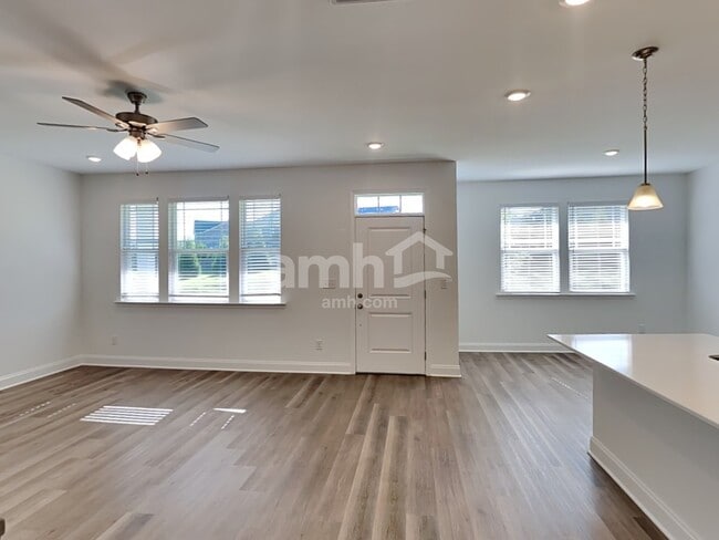 Building Photo - 210 Argea Dr