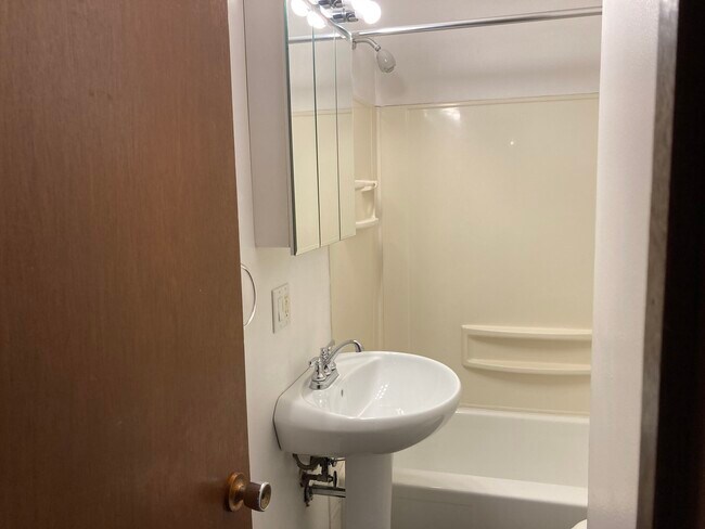 Foto del edificio - 214 NW College Ave