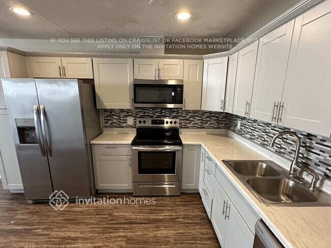 Foto del edificio - 3146 W Cactus Rd