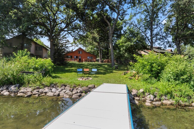 Building Photo - W816 Shorewood Dr