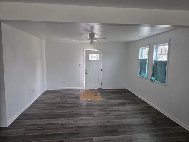 Building Photo - 639 Plater St