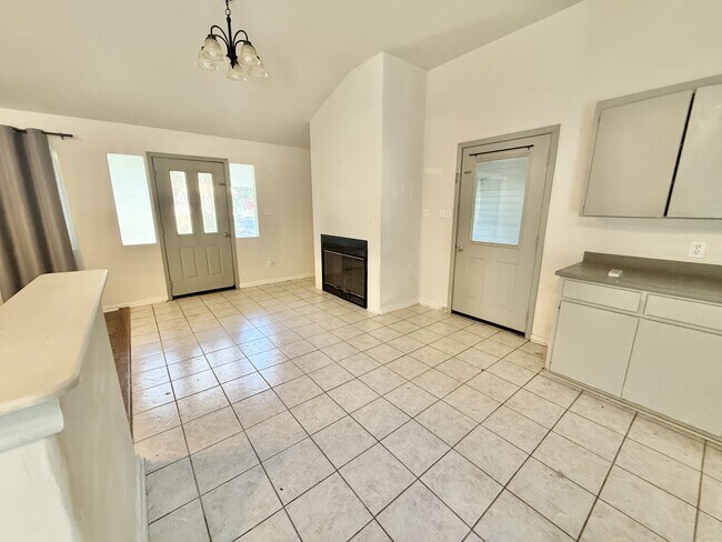 Foto del edificio - 207 Brantley Cir