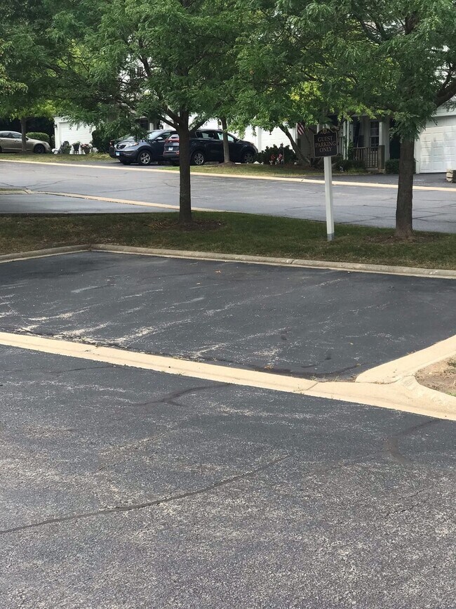 Foto del edificio - 315 Spring Point Dr