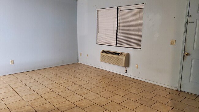 Building Photo - 207 Pleasant Ave
