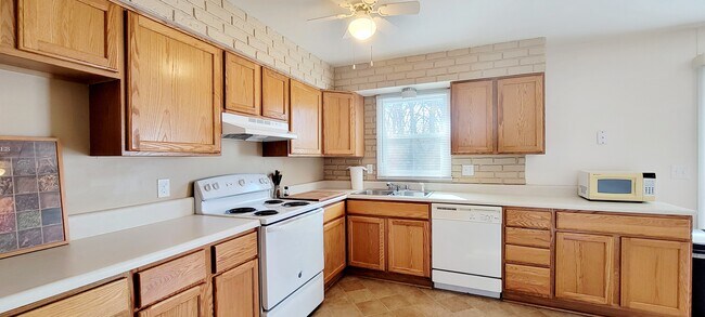 Cocina - 5205 N Montclair Ave