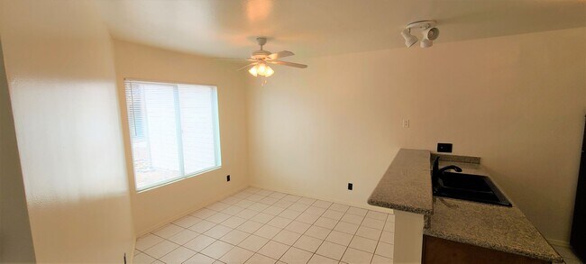 Foto del edificio - The Village in Midvale Park - Downstairs 1...