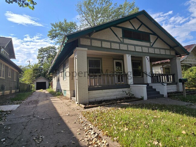 Foto del edificio - 907 N Faulkner St