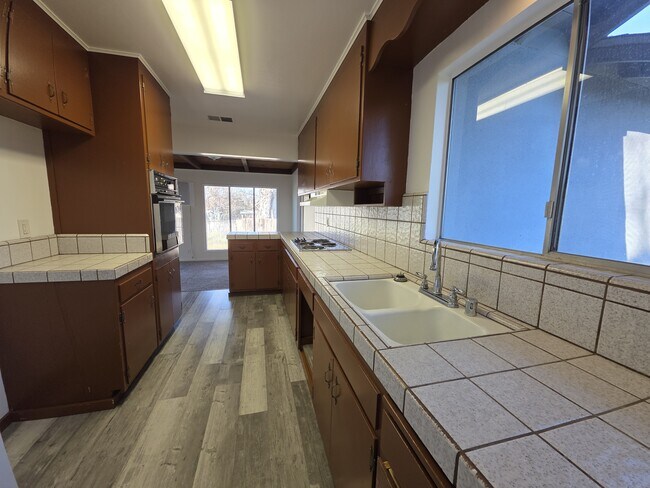 Building Photo - 620 Manahan Ct