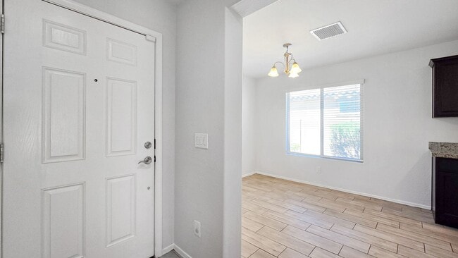 Building Photo - Popular Las Brisas community in Goodyear!