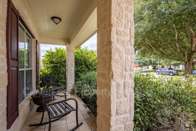 Building Photo - 2457 Divine Way