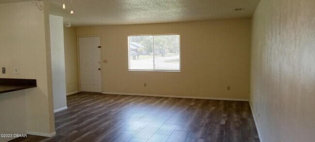 Building Photo - 8 Castle Manor Dr