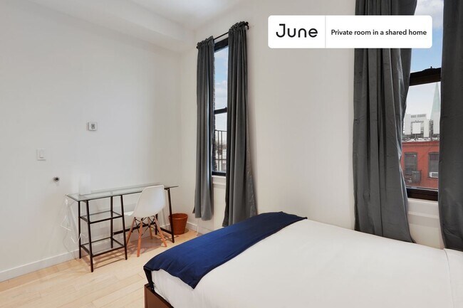 Foto del edificio - Private bedroom in 5 bed/3 bath Home