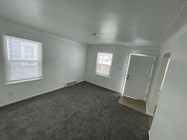 Building Photo - 9641 Evergreen Rd