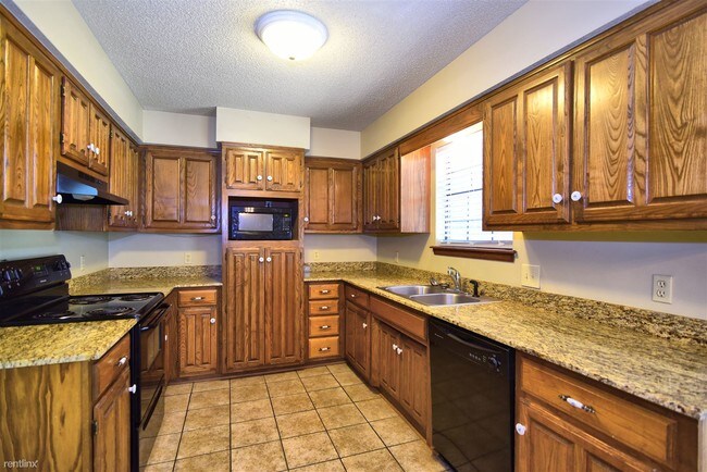 Building Photo - 3 br, 2 bath House - 3236 S Braden Ave