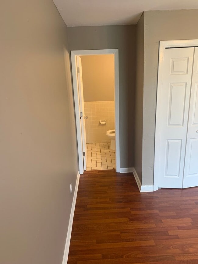 Building Photo - Cute 3 Bedroom 1.5 Bath duplex in Southwes...