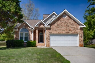 Building Photo - 722 Highland Dr