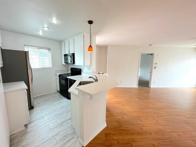 Building Photo - 9745 Mesa Springs Way