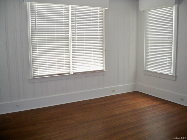 Foto del edificio - 3035 Woodley Terrace
