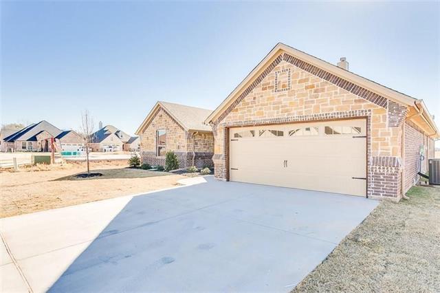 Building Photo - 320 Oar Wood Dr