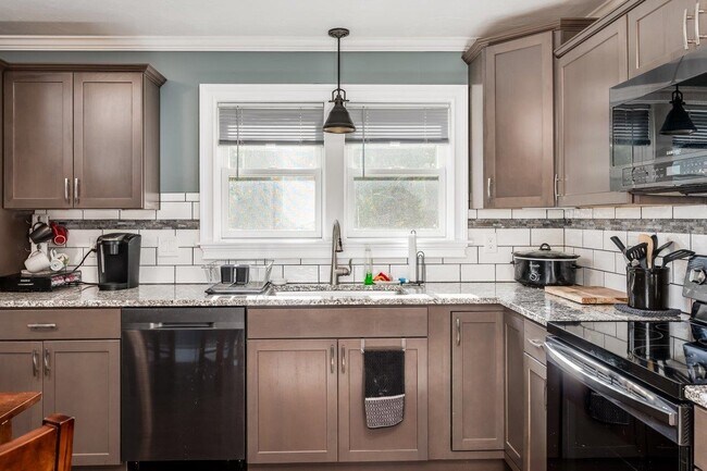 Building Photo - 7B Gagnon Hill Rd
