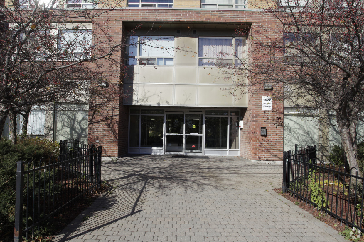 Building Photo - Lakeside Court