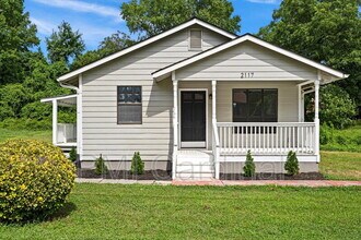 Building Photo - 2117 Wilson Ave