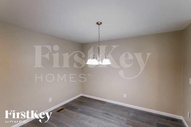 Building Photo - 2067 Longmeadow Ln