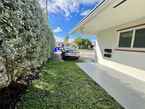 Building Photo - 2827 SW 24th St