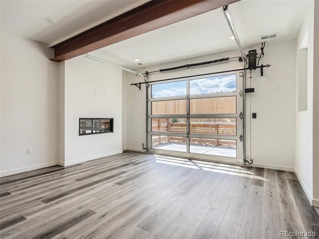Foto del edificio - 6361 Nelson St