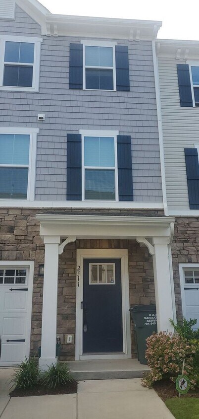 Foto del edificio - Coming Soon! 4 Bedroom Townhouse!
