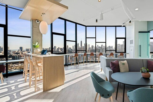 Foto del edificio - 711 N Milwaukee Ave