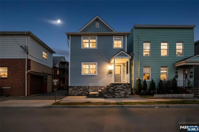 Photo - 8 Essex St House