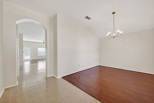 Foto del edificio - 9830 Lynette Falls Dr