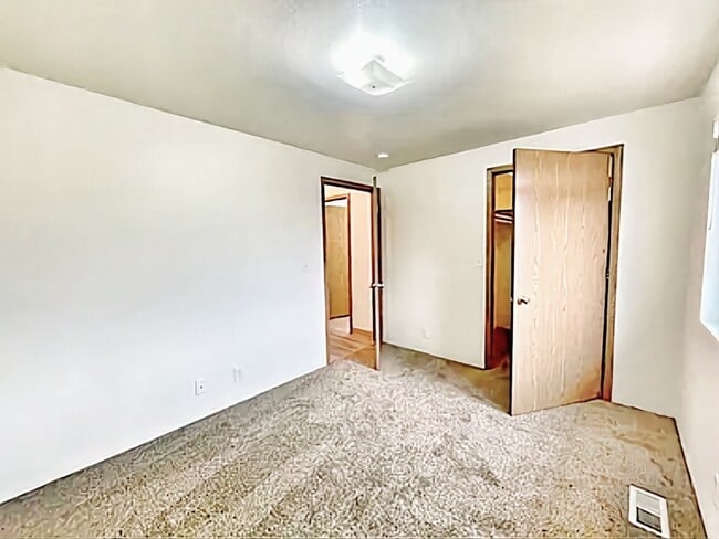 Building Photo - Beautiful 3 bed 2 bath Townhome in Boise! ...