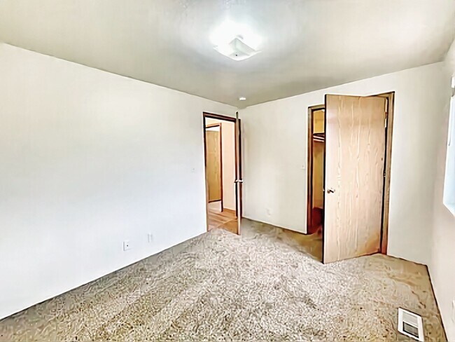 Foto del edificio - Charming 2 bedroom 1 bath townhome available!