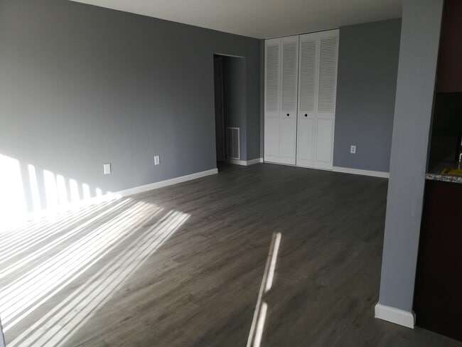 Building Photo - 16G Shrewsbury Green Dr