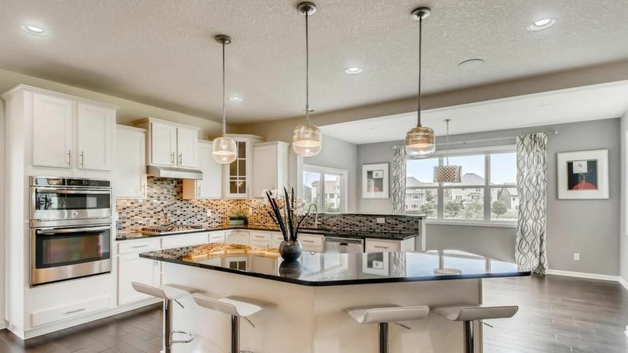 Primary Photo - Perfect 5 bedroom count Home in Plymouth