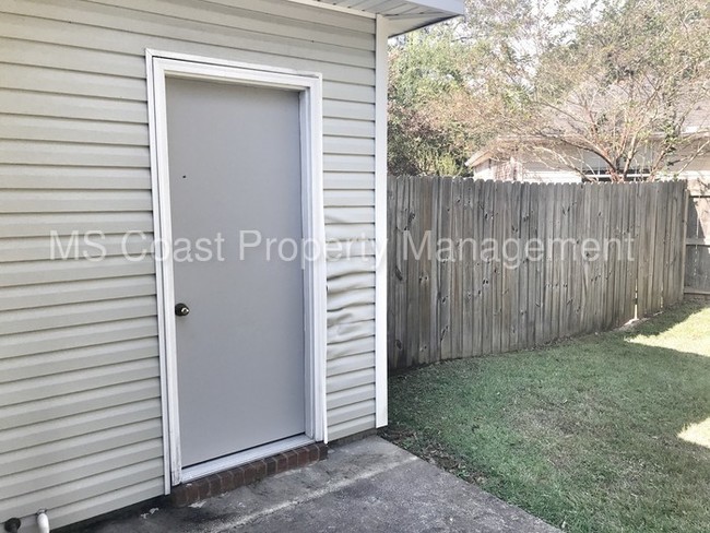 Foto del edificio - 13582 Laurel St