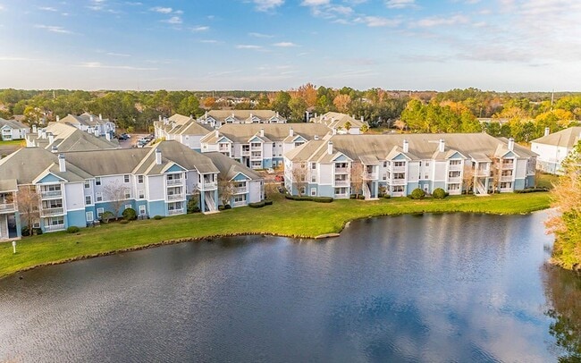 Building Photo - Landings at Lake Gray