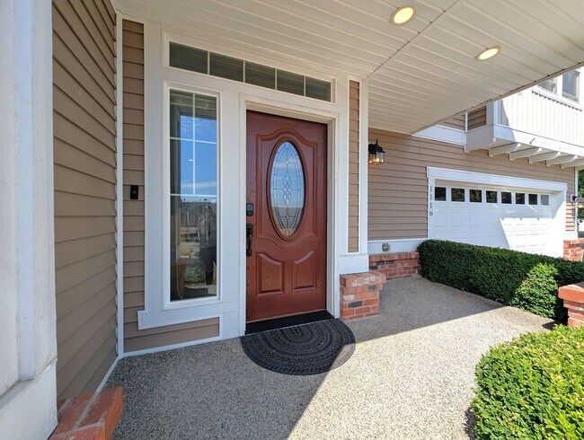 Foto del edificio - Spacious 4-Bedroom Corner Lot Home in Coyo...